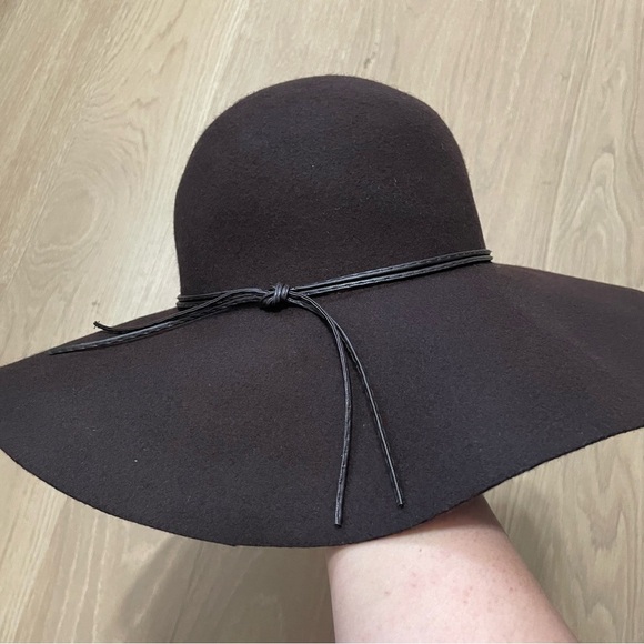 Accessories - Woman Elegant Brown Wool Wide-Brim Hat winter elegant accessories sophisticated